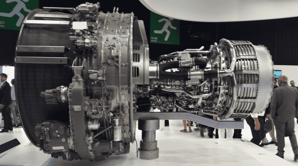 Moteur et pièce aéronautique poli par PMP dans le 64